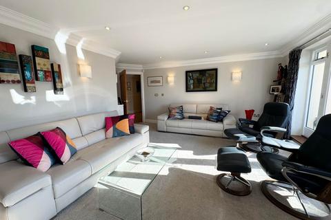 3 bedroom flat for sale, Brockley Hill, Stanmore