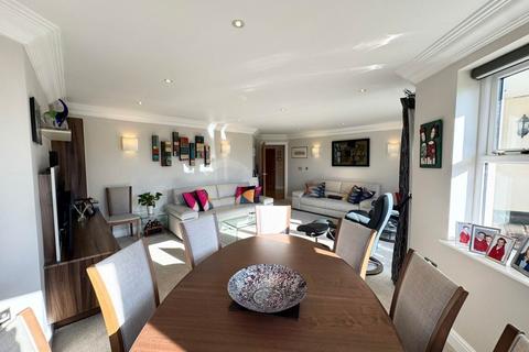 3 bedroom flat for sale, Brockley Hill, Stanmore