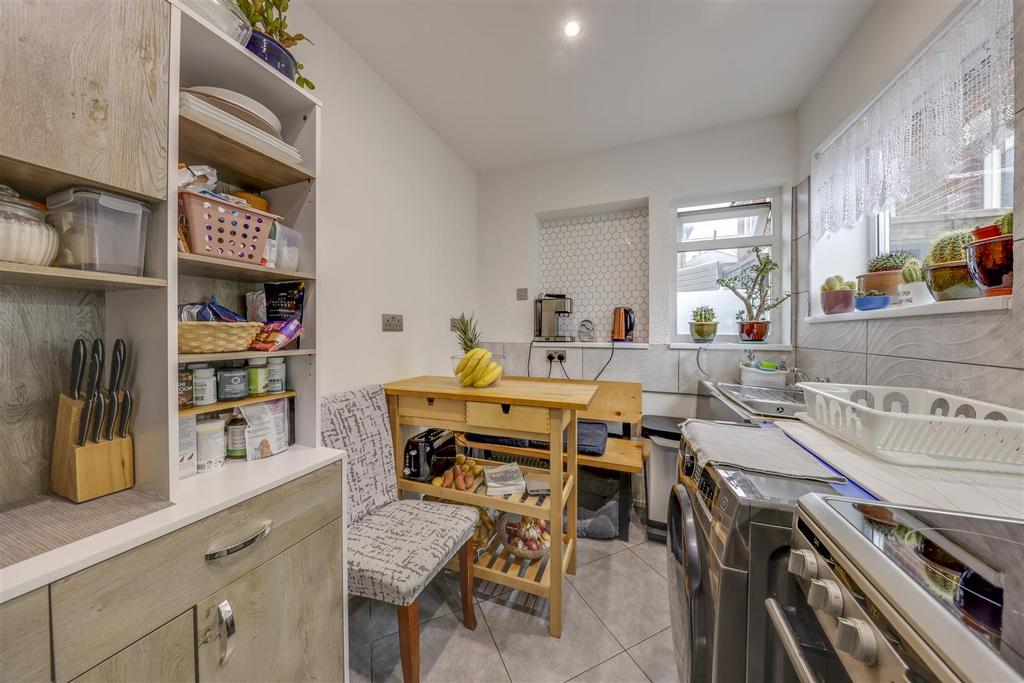 Kitchen / Dining