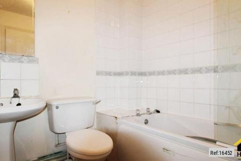 2 bedroom flat for sale, Lexden Place, Colchester, Essex, CO3