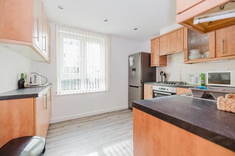 undefined, 0427L Lochend Road, Edinburgh, EH7 6ES