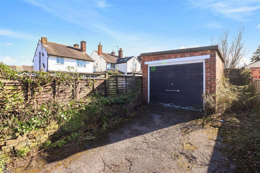 Garage & Driveway