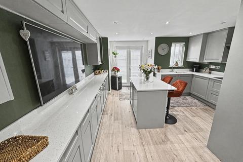 4 bedroom detached house for sale, Oakfields, Tiverton, EX16