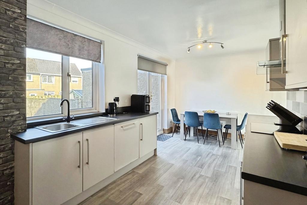 Kitchen/Dining Room