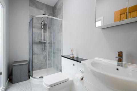 1 bedroom flat to rent, Globe House, Chertsey Road