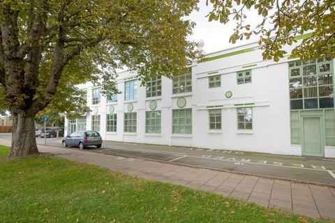 1 bedroom flat to rent, Globe House, Chertsey Road