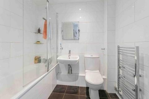 3 bedroom house share to rent, Roman Way (Ami), London N7