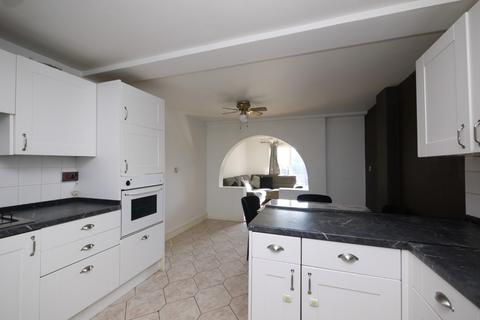 3 bedroom terraced house to rent, Clematis Close, Romford, RM3