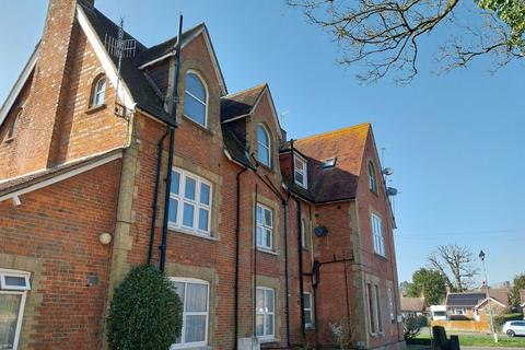 2 bedroom flat to rent, Edenbridge, Kent, TN8