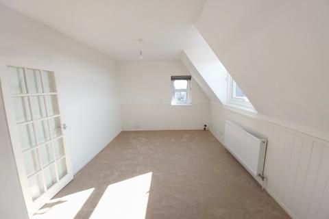 2 bedroom flat to rent, Edenbridge, Kent, TN8