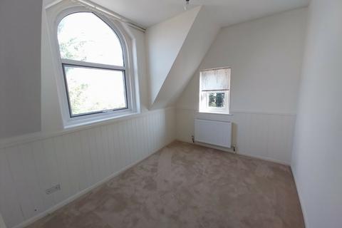 2 bedroom flat to rent, Edenbridge, Kent, TN8