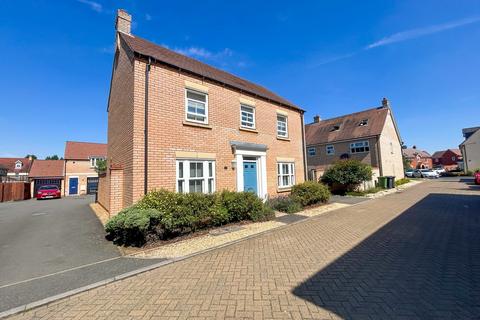 3 bedroom detached house for sale, Dartmoor Way, Biggleswade, SG18