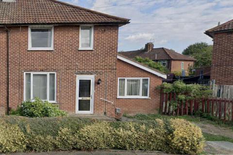 Studio to rent, Westcott Crescent, London