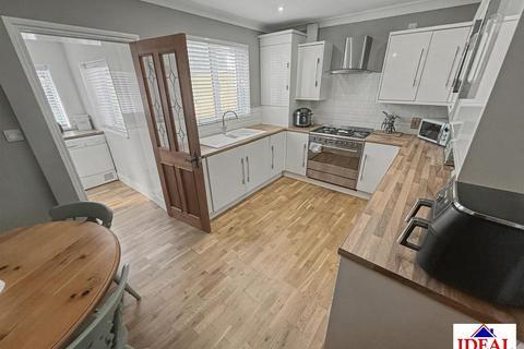 3 bedroom semi-detached house for sale, Doncaster Lane, Woodlands, Doncaster