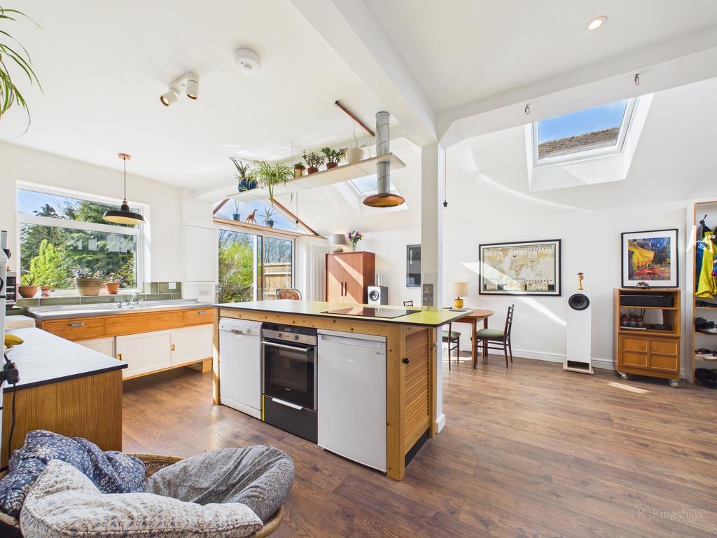 Kitchen/ Dining Area