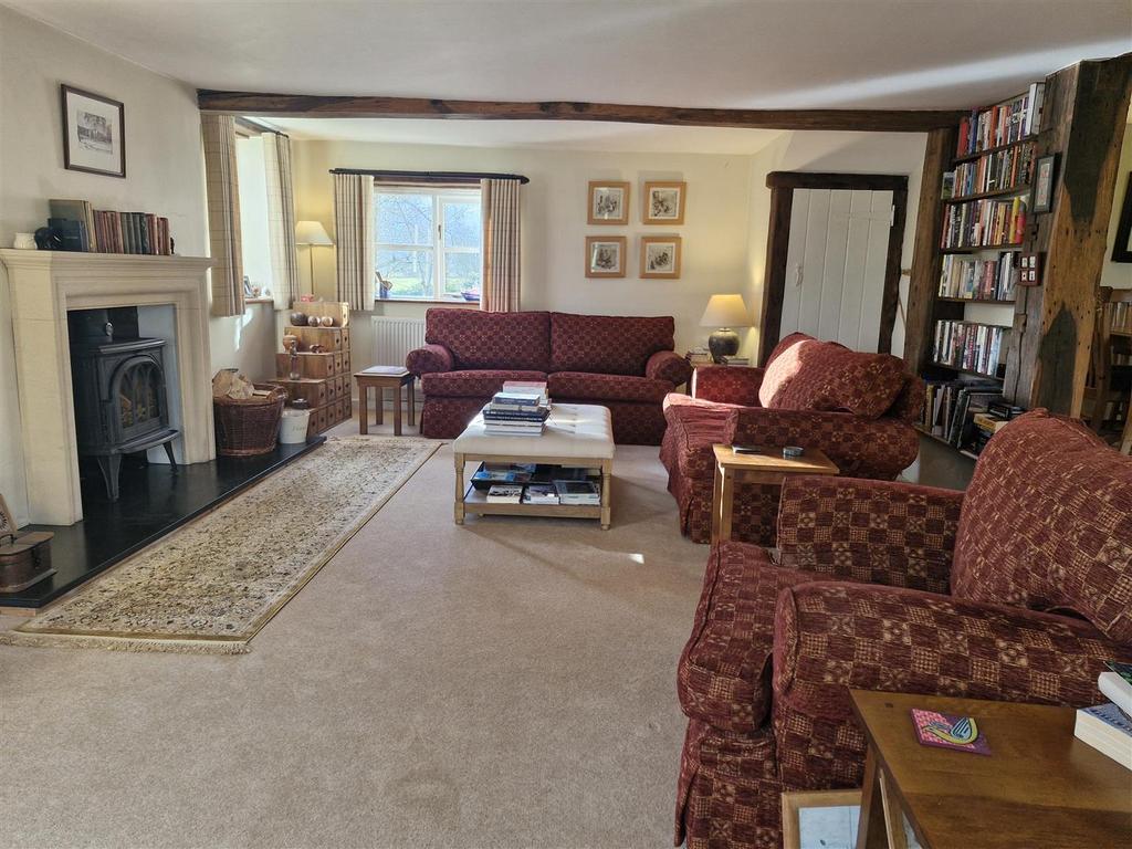 Livingroom 1.jpg