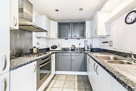 2 bedroom flat to rent, Hanover Avenue, London E16