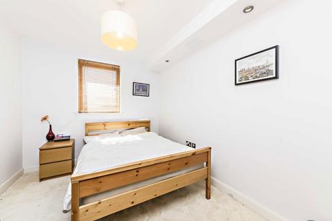 2 bedroom flat to rent, Hanover Avenue, London E16