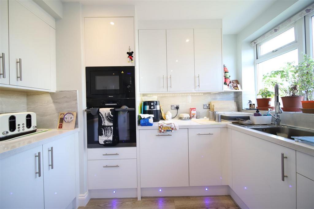 Kitchen oven.JPG