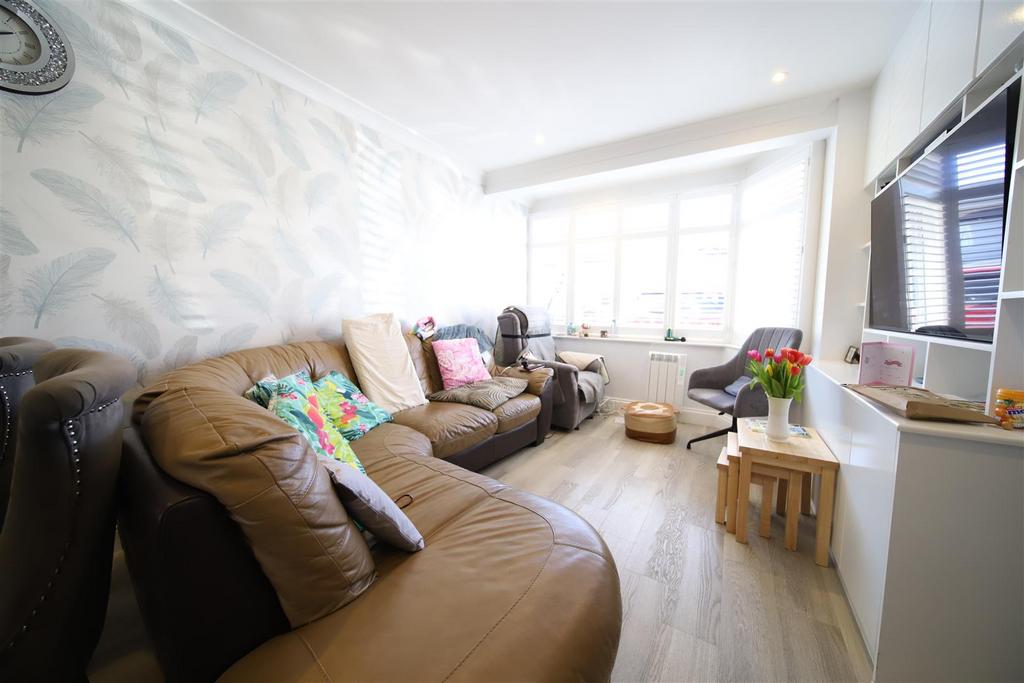 Lounge 1.JPG