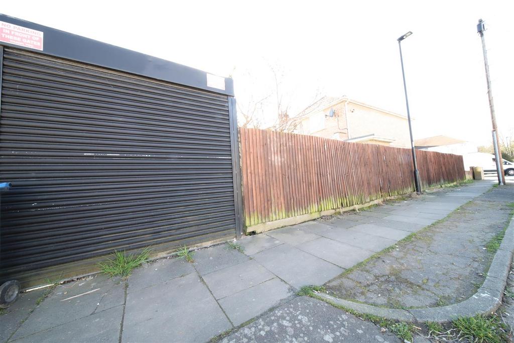 Main garage outside.JPG
