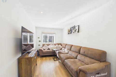 3 bedroom end of terrace house for sale, Weedon Road, Aylesbury