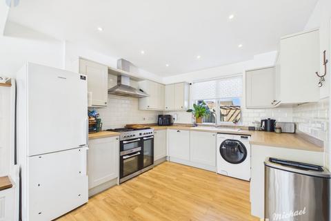 3 bedroom end of terrace house for sale, Weedon Road, Aylesbury