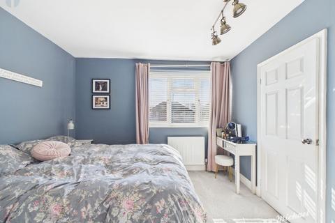 3 bedroom end of terrace house for sale, Weedon Road, Aylesbury