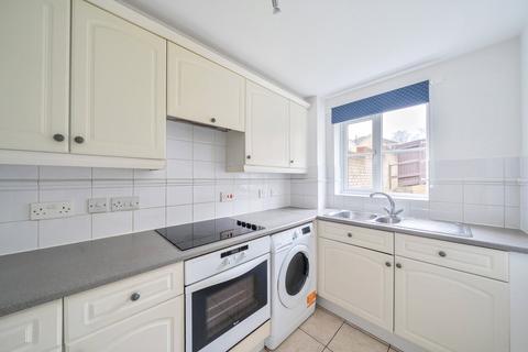 1 bedroom flat to rent, Ashdown Close, Woking, GU22