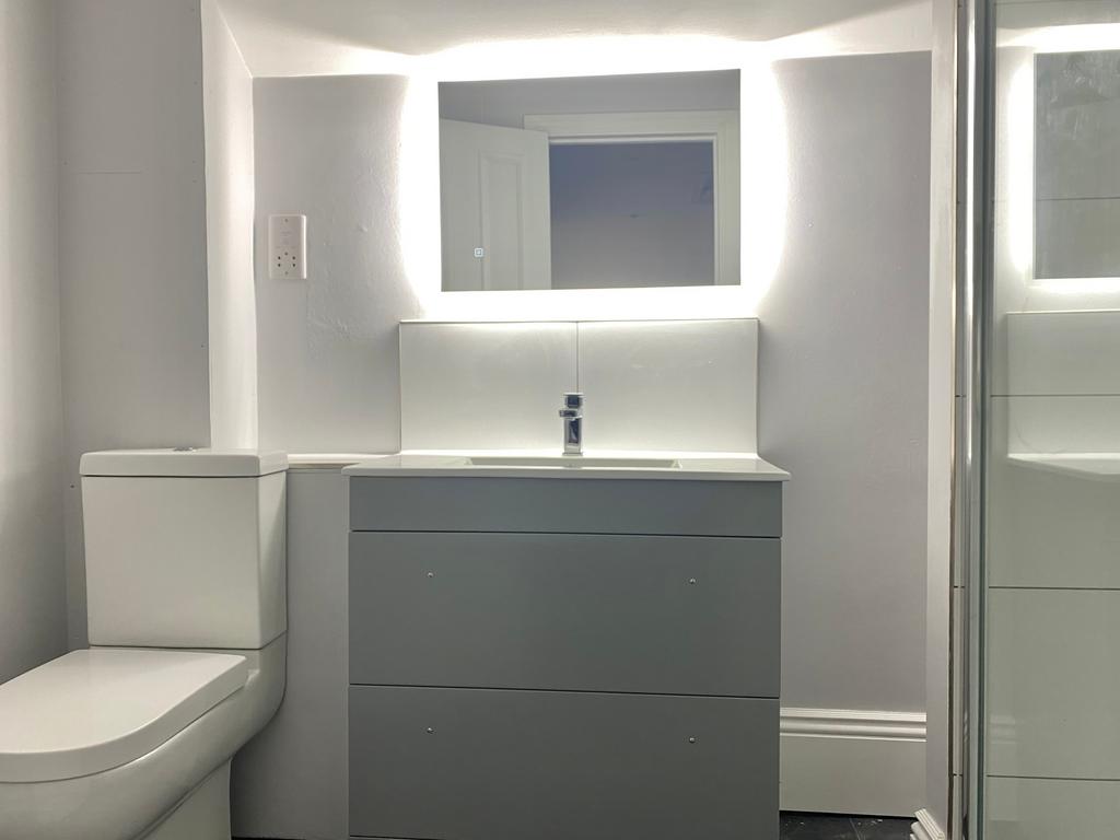 Advert Shower Room 1