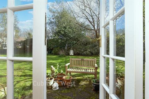 2 bedroom ground floor flat for sale, St. Paul's Road West, Dorking, Surrey