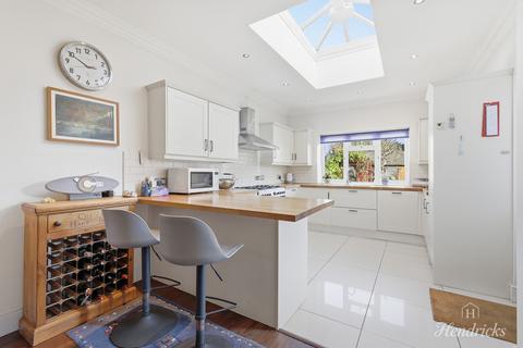 4 bedroom detached house for sale, The Broadway, Southend-on-sea, SS1 3