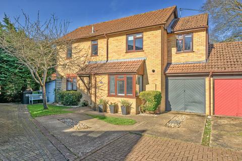 undefined, Mistys Field, Walton-on-Thames, KT12