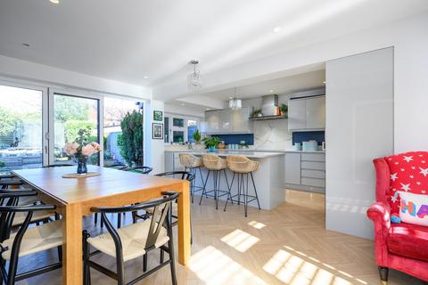 undefined, Mistys Field, Walton-on-Thames, KT12