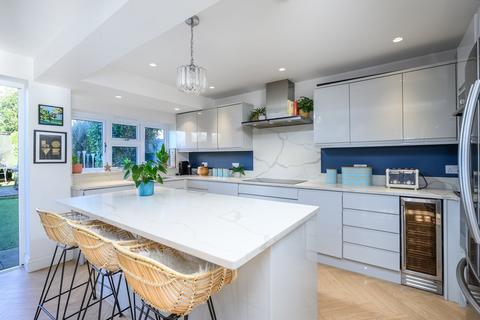 undefined, Mistys Field, Walton-on-Thames, KT12