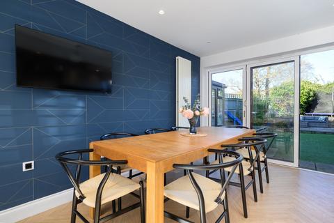 undefined, Mistys Field, Walton-on-Thames, KT12