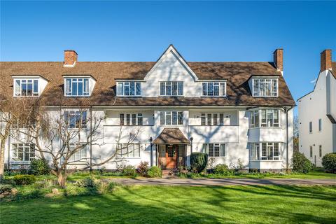 2 bedroom flat for sale, Watts Road, Thames Ditton, KT7