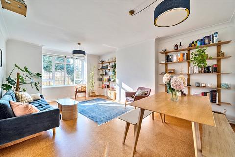 2 bedroom flat for sale, Watts Road, Thames Ditton, KT7