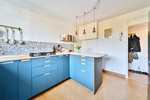 2 bedroom flat for sale, Watts Road, Thames Ditton, KT7