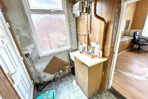 2 bedroom end of terrace house for sale, John Street Square, Consett, DH8