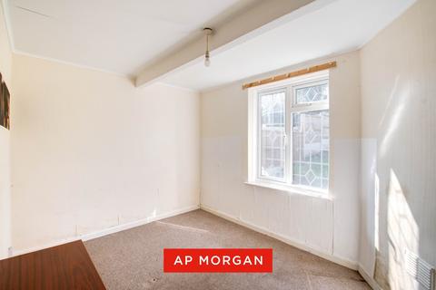 3 bedroom semi-detached house for sale, Quarry Brow, Upper Gornal, Dudley, West Midlands, DY3