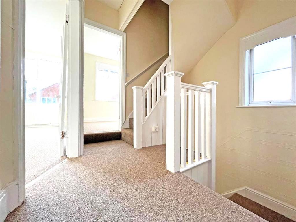 Flat 2 - Landing