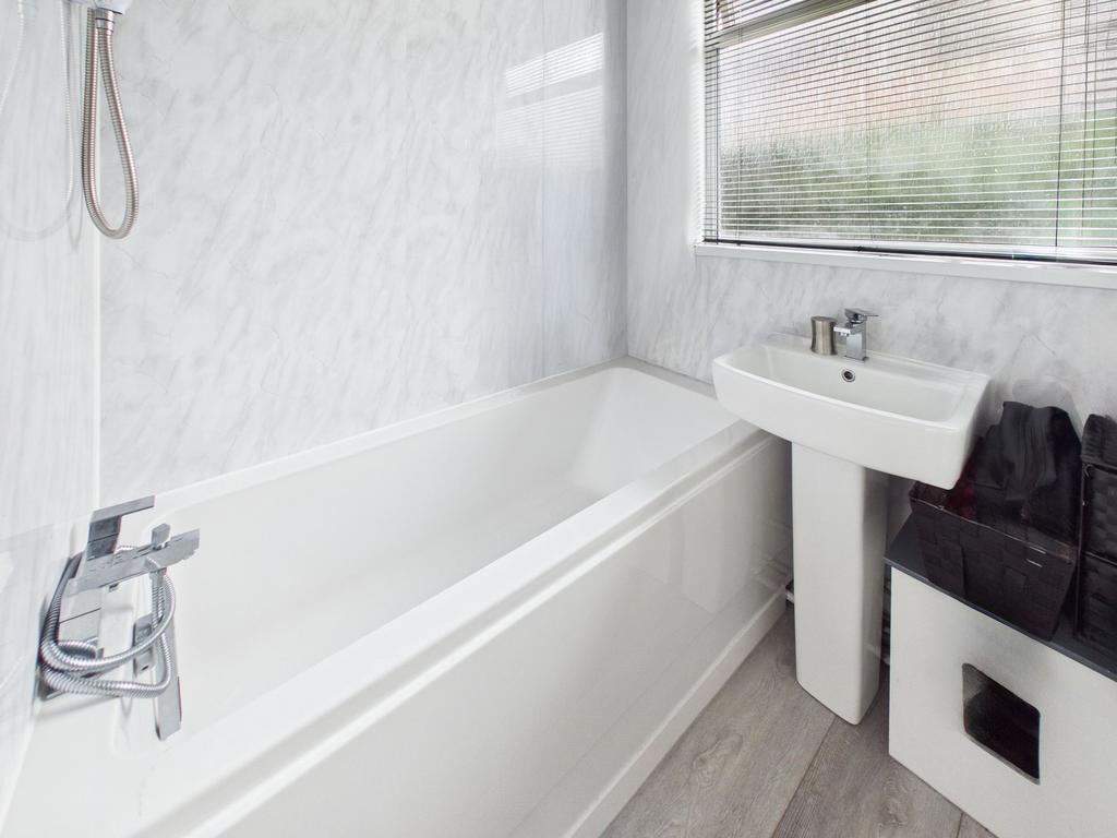 Flat 1 - Bathroom