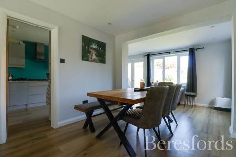 3 bedroom semi-detached house for sale, Berwick Avenue, Chelmsford, CM1
