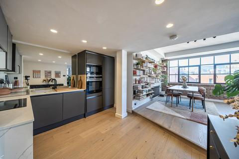 1 bedroom apartment for sale, Boss Street, London