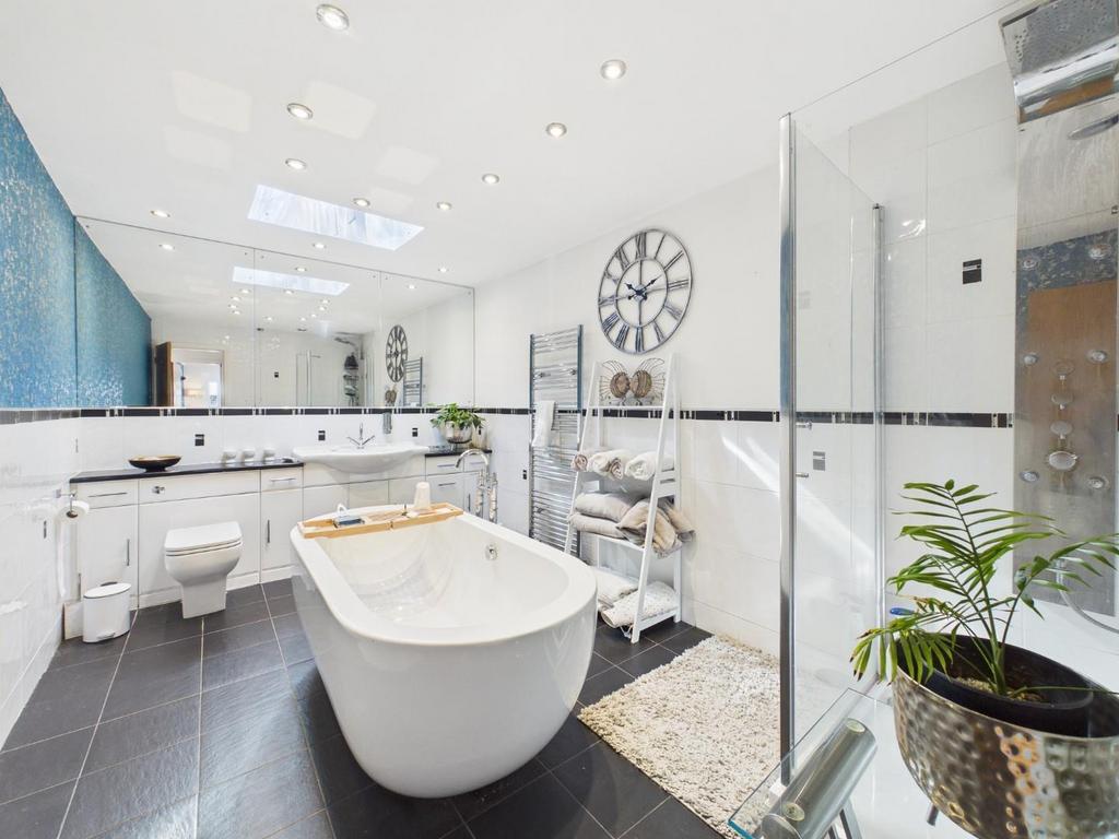 CAM04899 G0-PR0303-STILL011.jpg