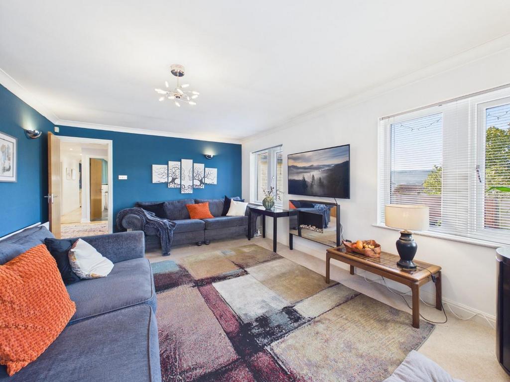 CAM04899 G0-PR0303-STILL014.jpg