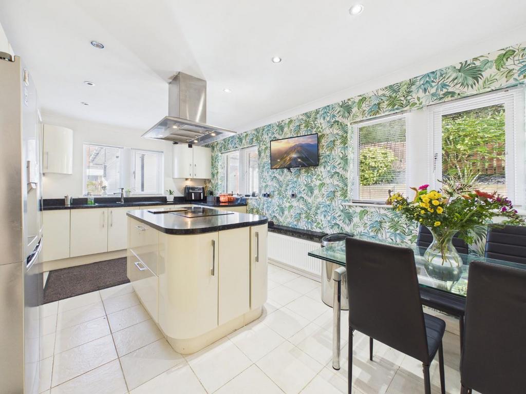 CAM04899 G0-PR0303-STILL015.jpg