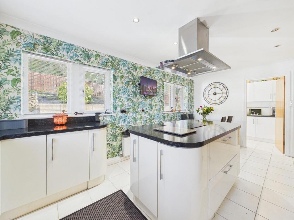 CAM04899 G0-PR0303-STILL016.jpg