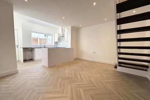 2 bedroom terraced house to rent, Harriet Street, Manchester, M28